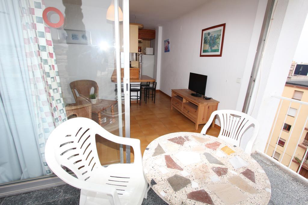 Estudis Africa Apartment Segur de Calafell Exterior photo