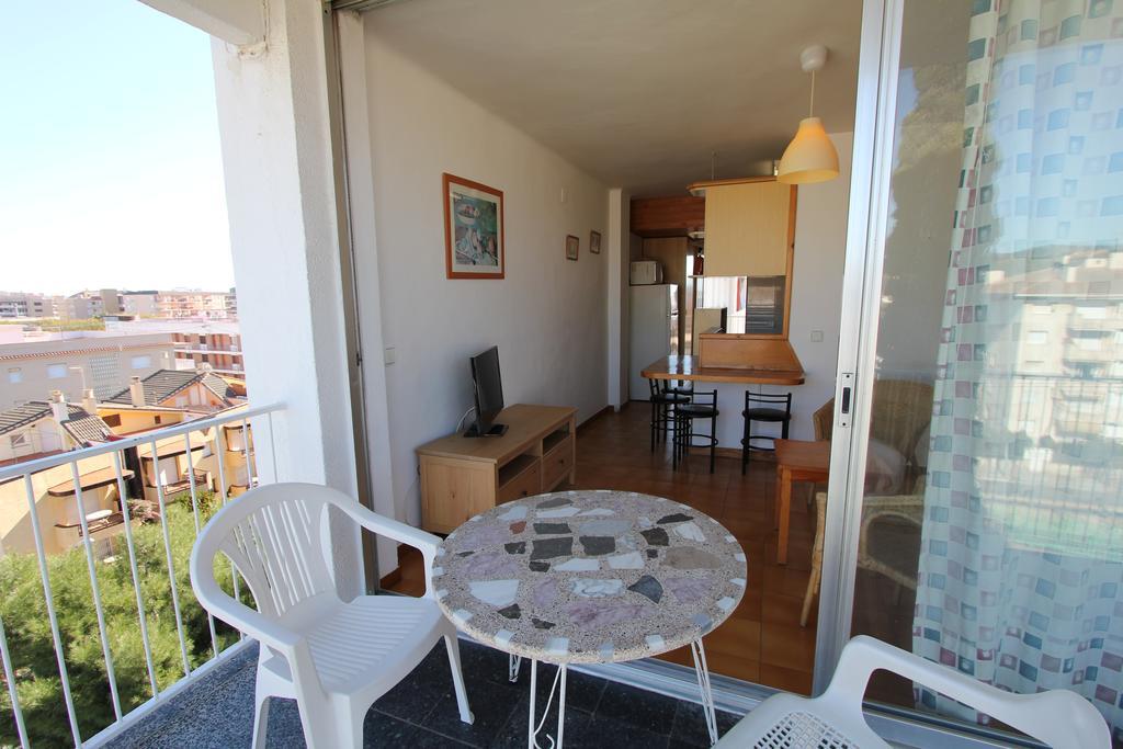 Estudis Africa Apartment Segur de Calafell Exterior photo
