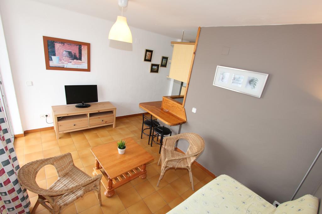 Estudis Africa Apartment Segur de Calafell Exterior photo