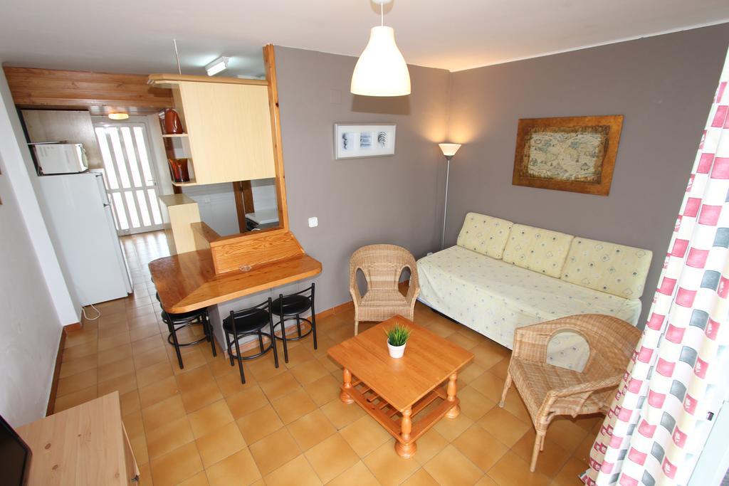 Estudis Africa Apartment Segur de Calafell Exterior photo