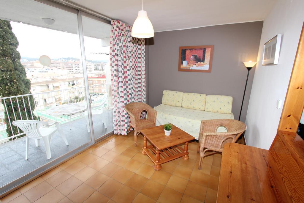 Estudis Africa Apartment Segur de Calafell Exterior photo