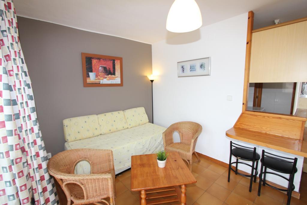 Estudis Africa Apartment Segur de Calafell Exterior photo